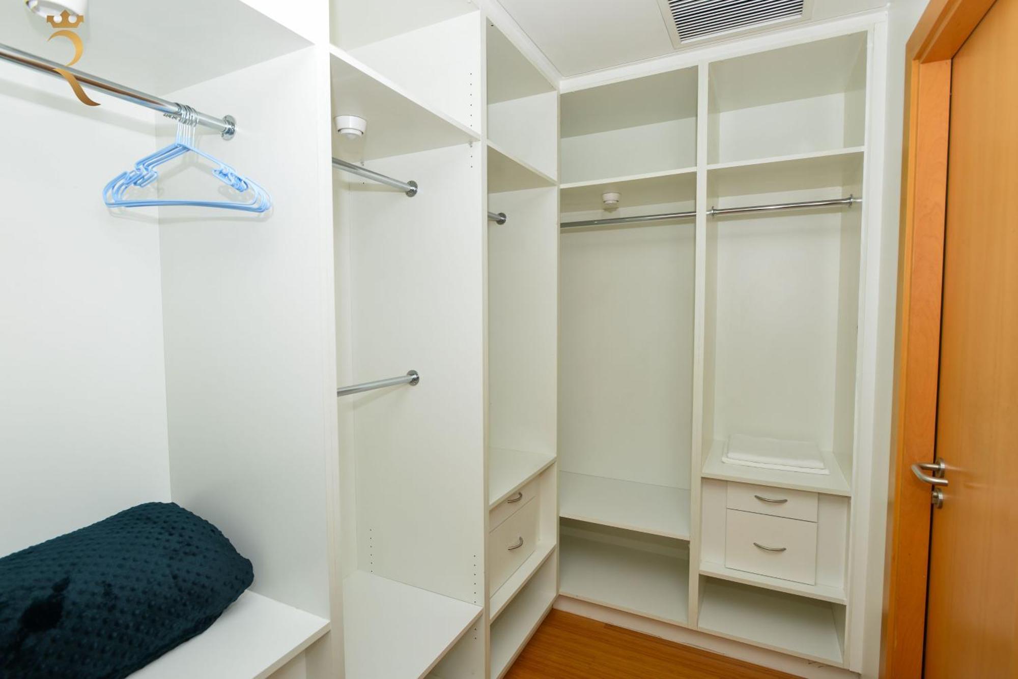 Al Raha Serenity Spacious 2br Getaway Appartement *